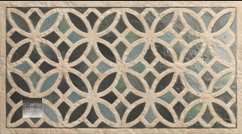 faïence terre cuite couleur vert motifs arabesques Toulon 83